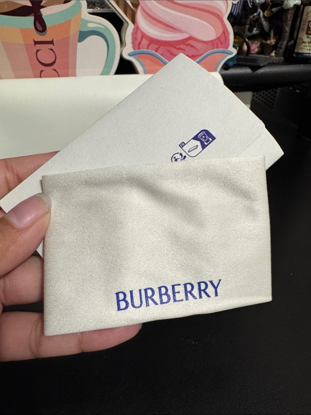 Burberry White Leather Sunglasses Pouch with Dust Bag - Picture 3 of 8